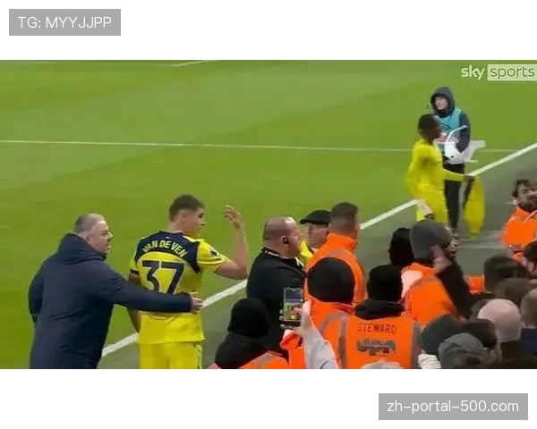 终场哨响，热刺球员跪地掩面：从欧冠区到降级边缘的赛季崩盘